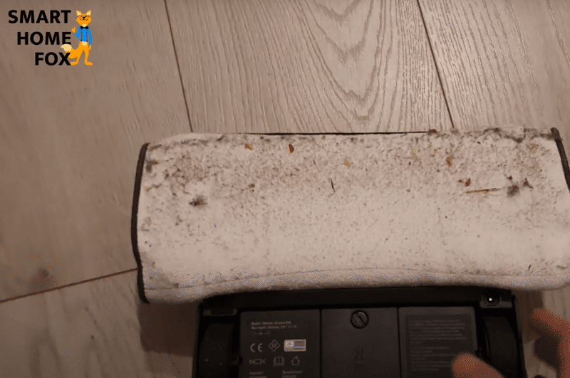 Dreckiges Wichtuch des iRobot Braava jet m6 in der Nahaufnahme